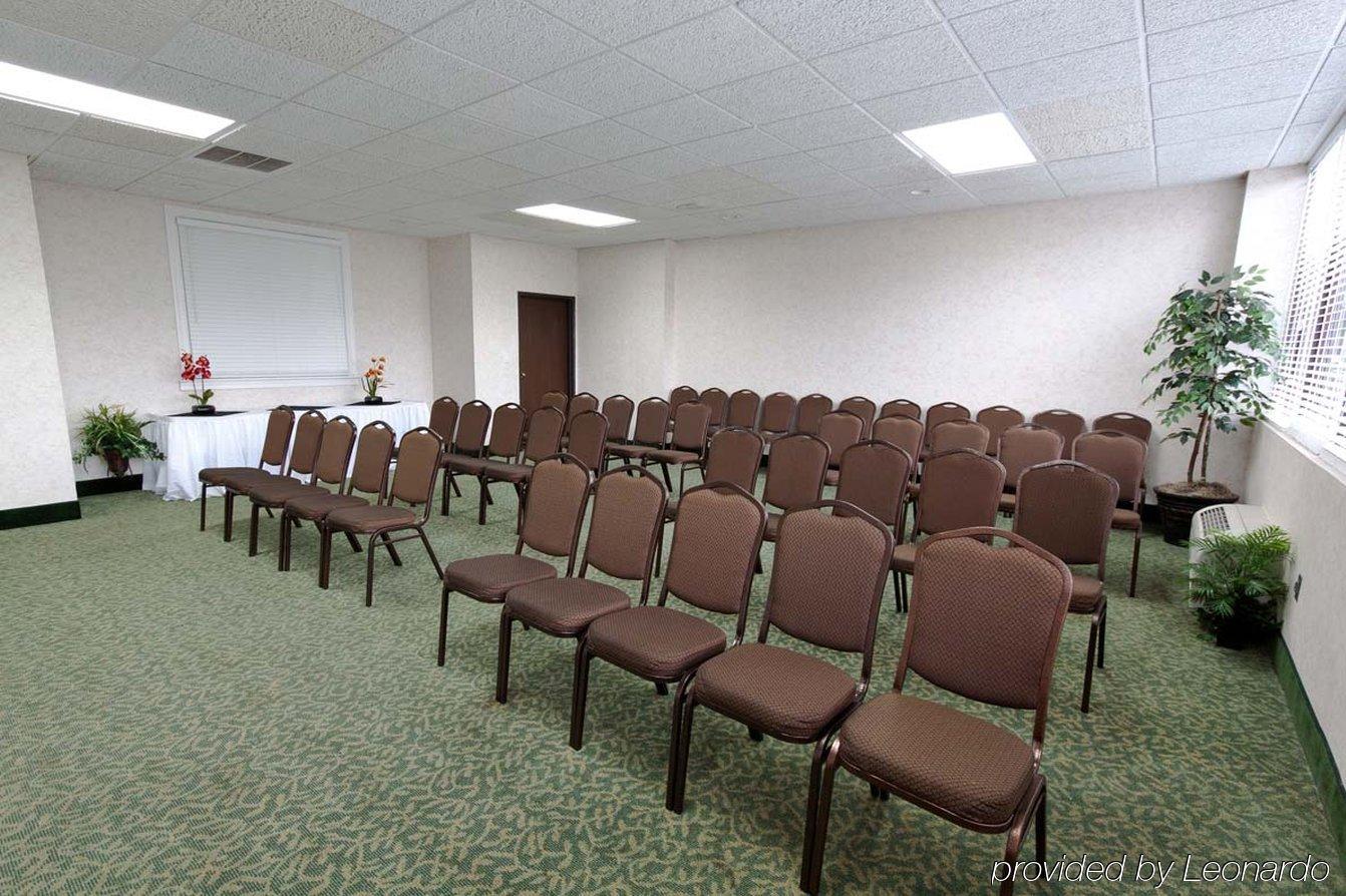 Doubletree By Hilton Clarksville Riverview Business photo