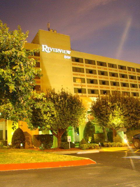 Doubletree By Hilton Clarksville Riverview Exterior photo